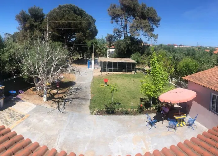 Semesterbostad Malou Garden House Near The