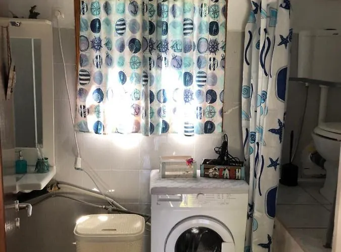 Malou Garden House Near The *